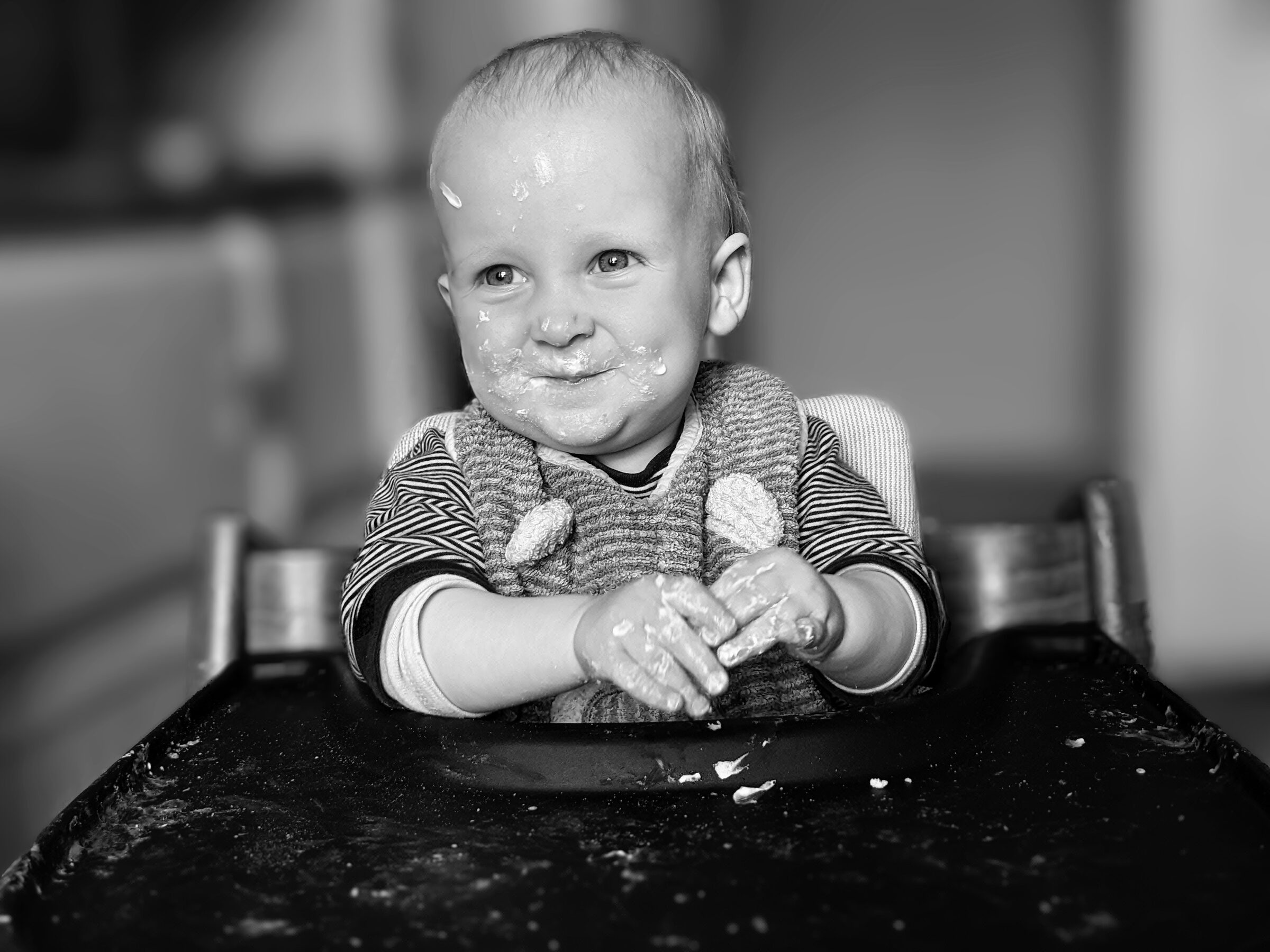 Baby beim Essen von Beikost